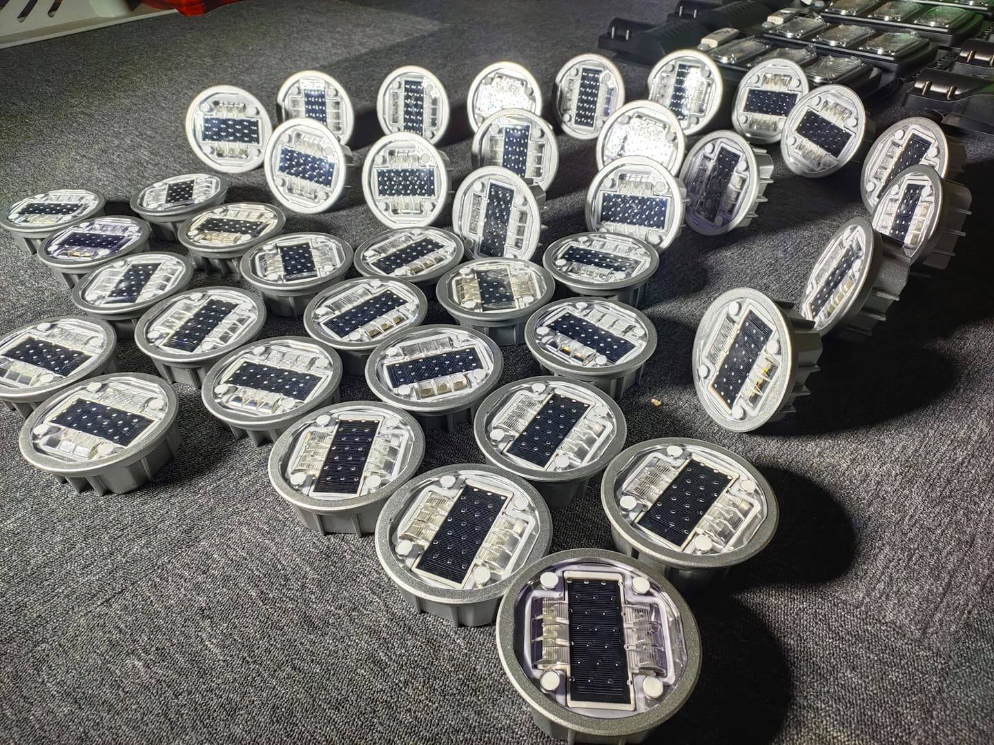 Liking Energy Solar Light white color solar road stud lights solar garden lights